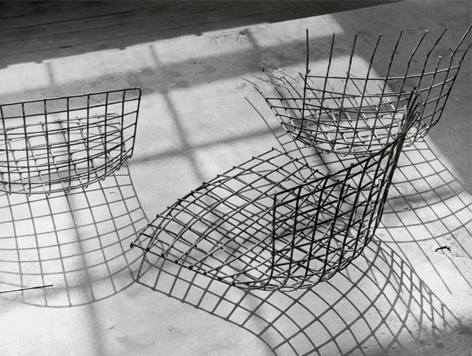 Knoll Harry Bertoia Wire Chair history