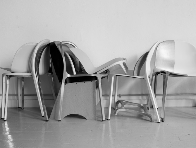 Knoll Olivares Aluminum Chair Archival Image